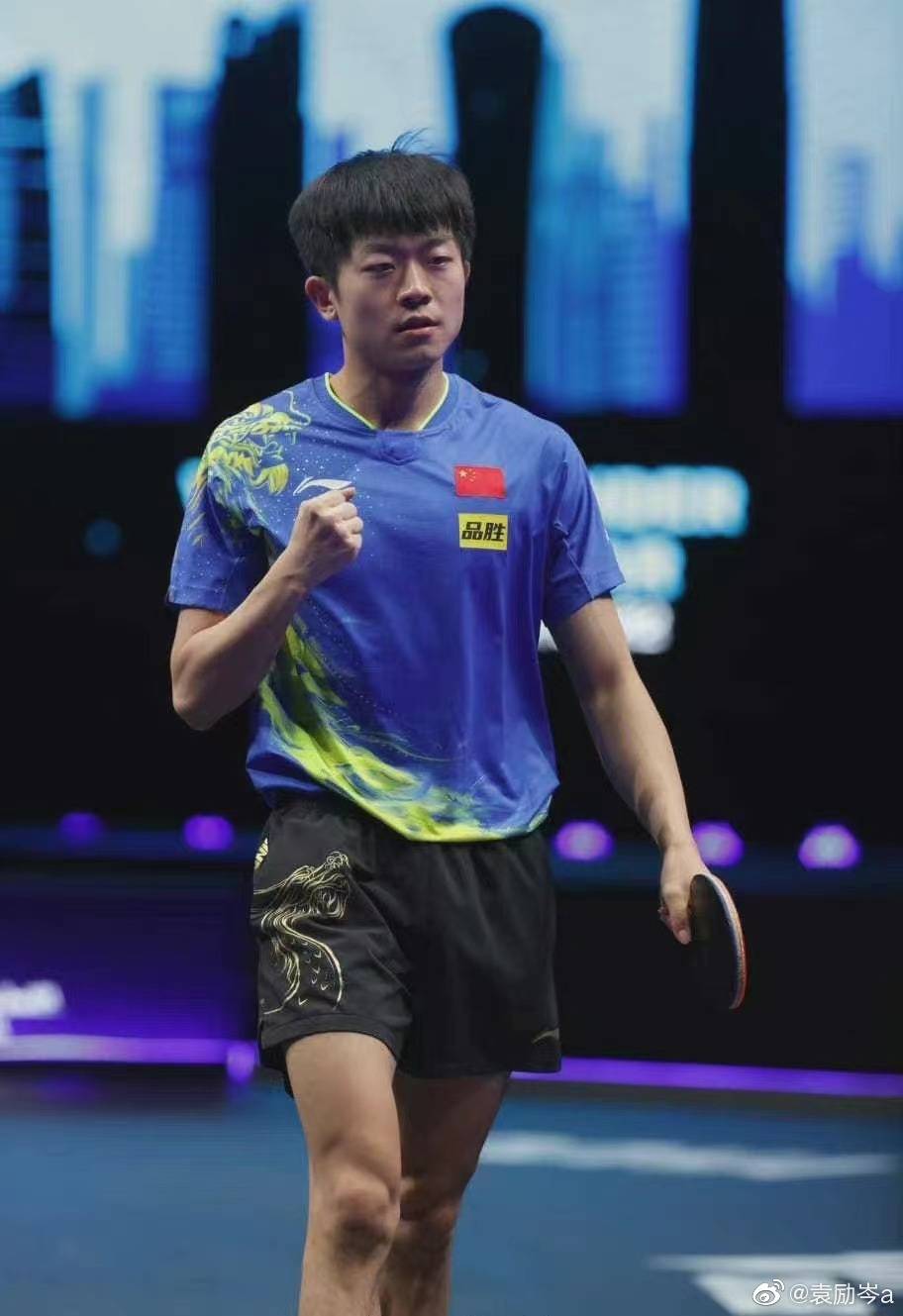 九游娱乐-包含阿贾克斯迎足总杯关键赛，冲刺阶段调整名单，质疑声仍在，数据趋势出现新变化的词条