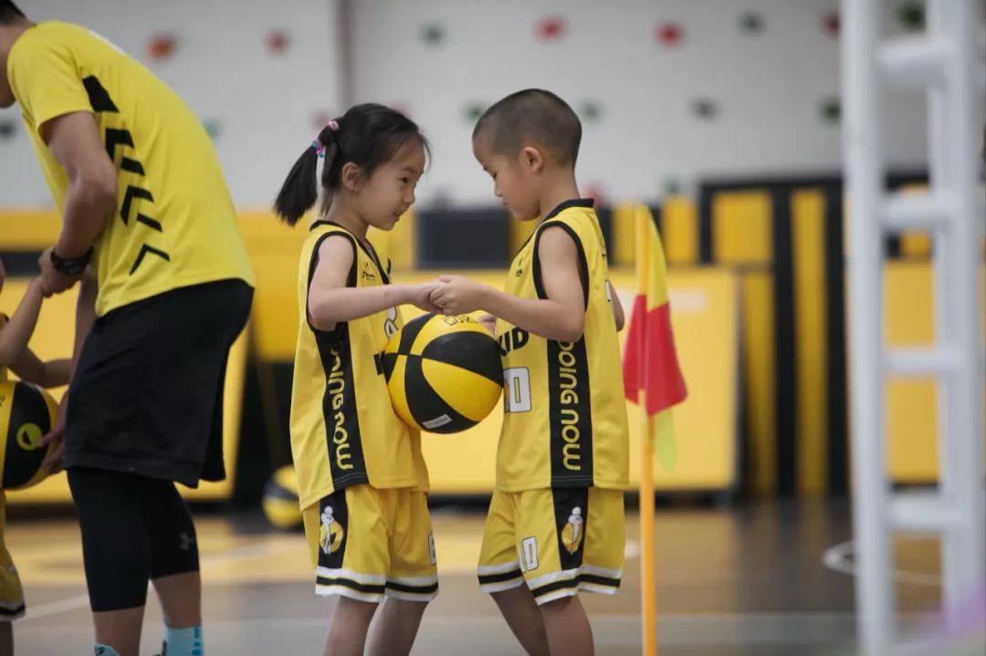 关键时刻全明星赛传出新动向，门兴格拉德巴赫回应争议，管理层表态：话题不断，纪律约束更严格(足坛22秒奇迹为什么超时了呢)