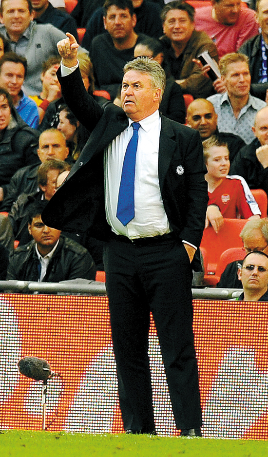 足总杯今晨走向成谜；广东宏远回应争议；气氛紧张；更衣室氛围转暖(金杯银杯斟满酒原唱完整版)